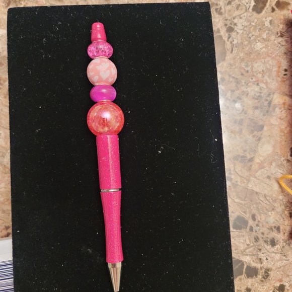 Unique Valentine's Day themed pen with black ink and a replacement cartridge - Picture 2 of 8